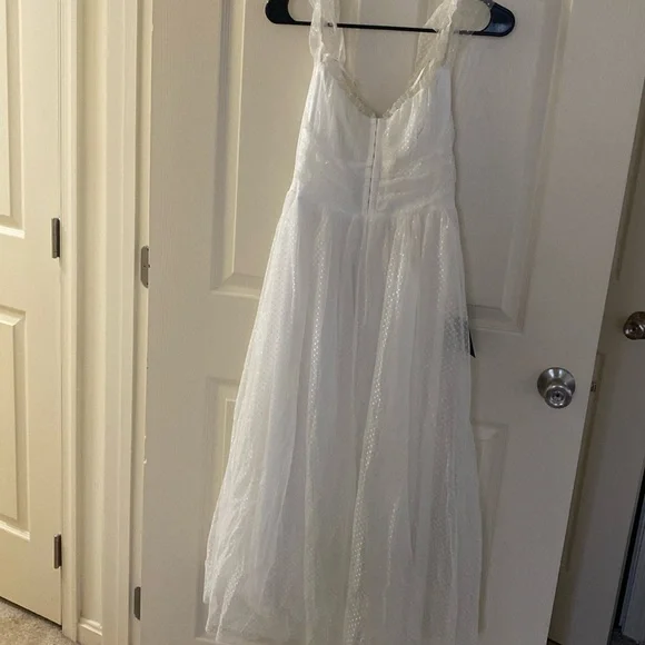 White Midi Dress medium Lulus - Picture 1 of 7